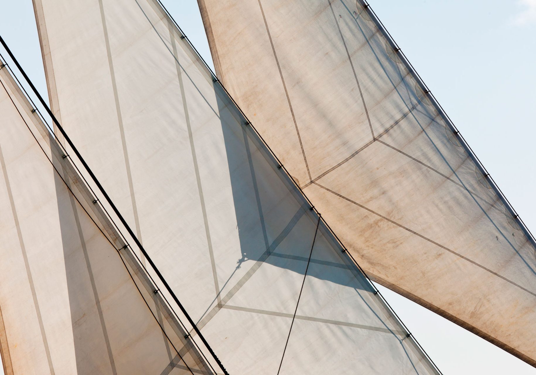 Overlapping sails
